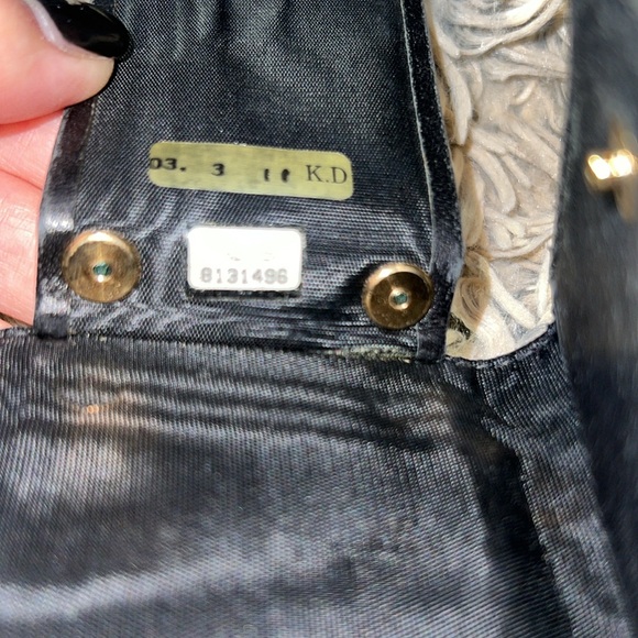 T-13: CHANEL Caviar Leather 6-Key Holder Case - Picture 5 of 9